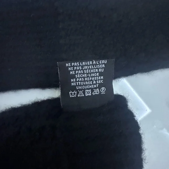 Authentic Chanel cashmere gloves !! One size! NWT - Picture 8 of 9